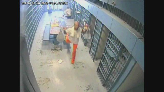 Video shows Sharper's prison workout: Mop handles and laundry bags